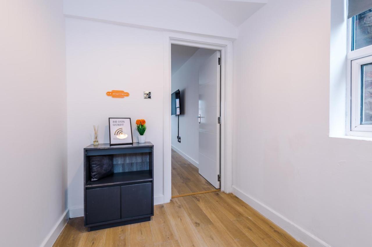 A-k Apartments- Vibrant Centre Sleeping 5 Guests *