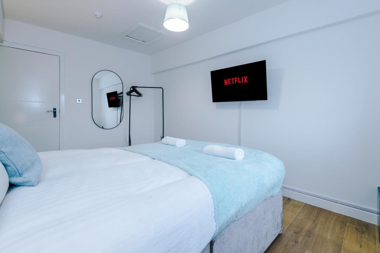 A-k Apartments- Vibrant Centre Sleeping 5 Guests Apartment *